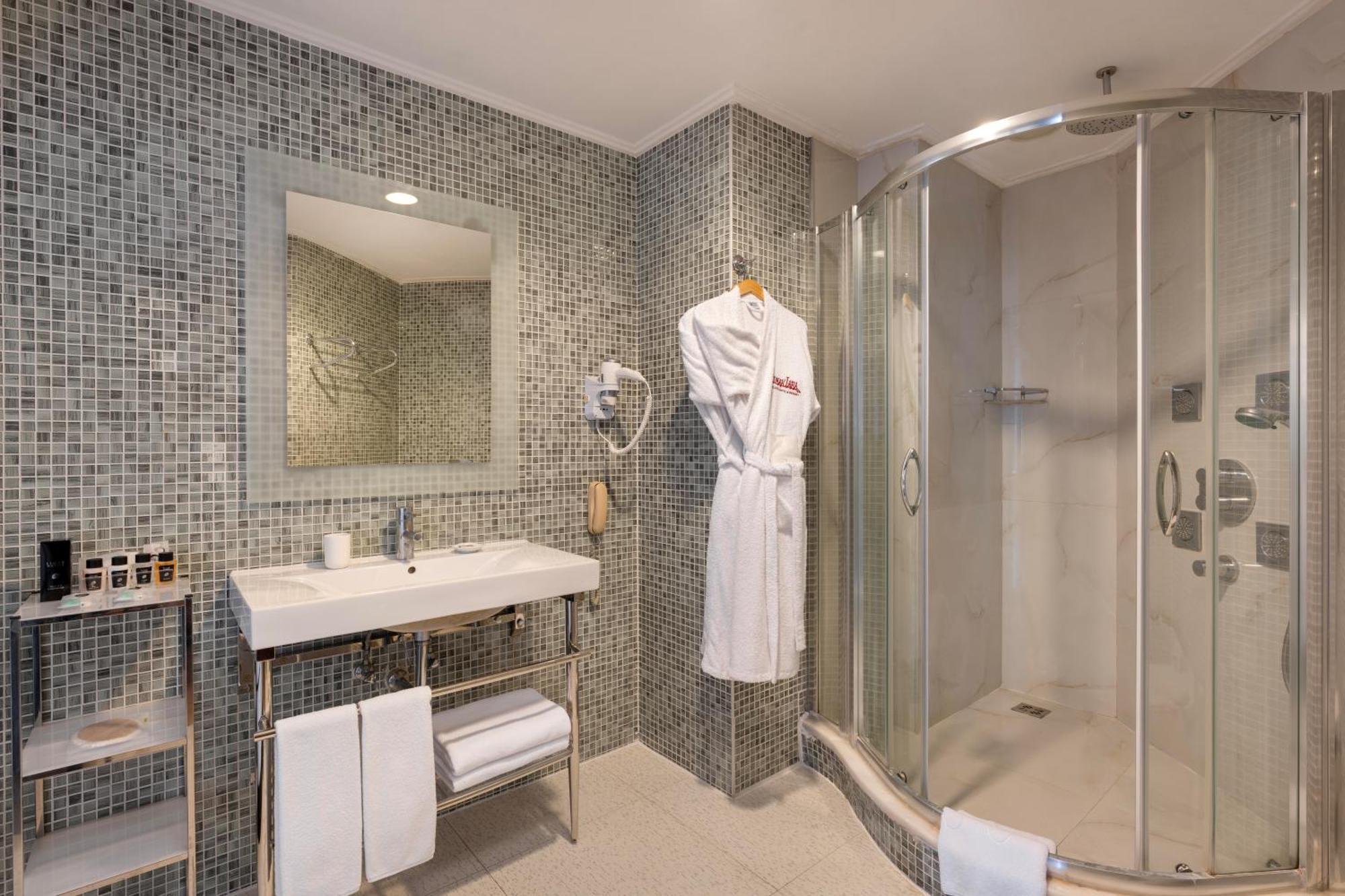 Grand Suite Hot Tub Terrace Sea View